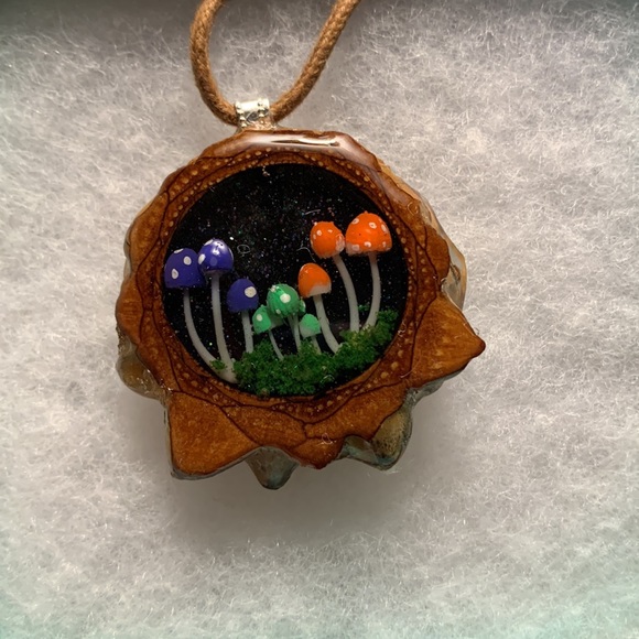 AP Naturescape Mushroom Necklace - Picture 2 of 4